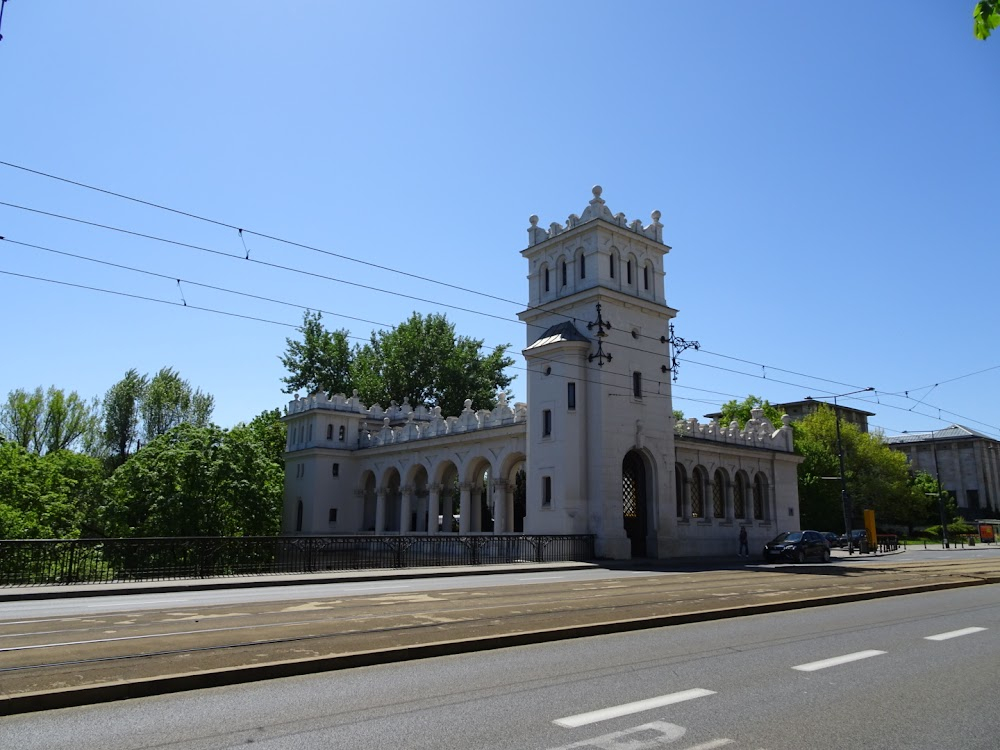 Haracz szarego dnia : bridge