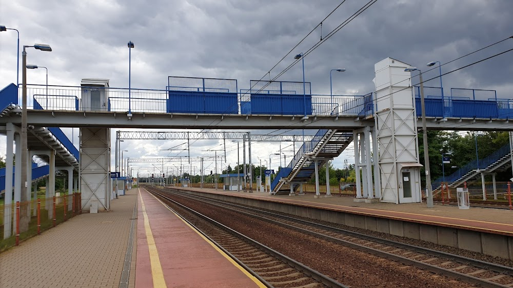 300 mil do nieba : railway station