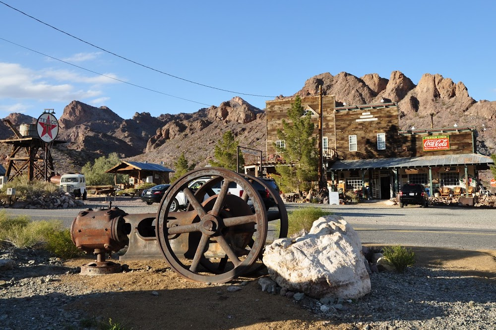 Hell's Coming for You : Desert scene/Garage Scene