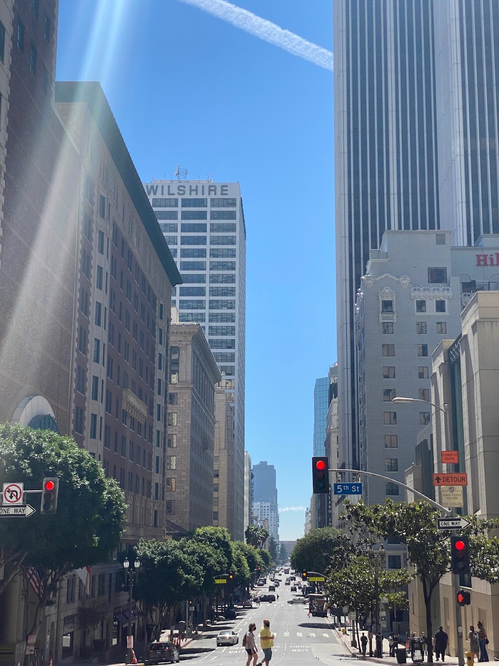 The Gay Bride : Mary and Jimmie drive into the Grand Avenue Garage