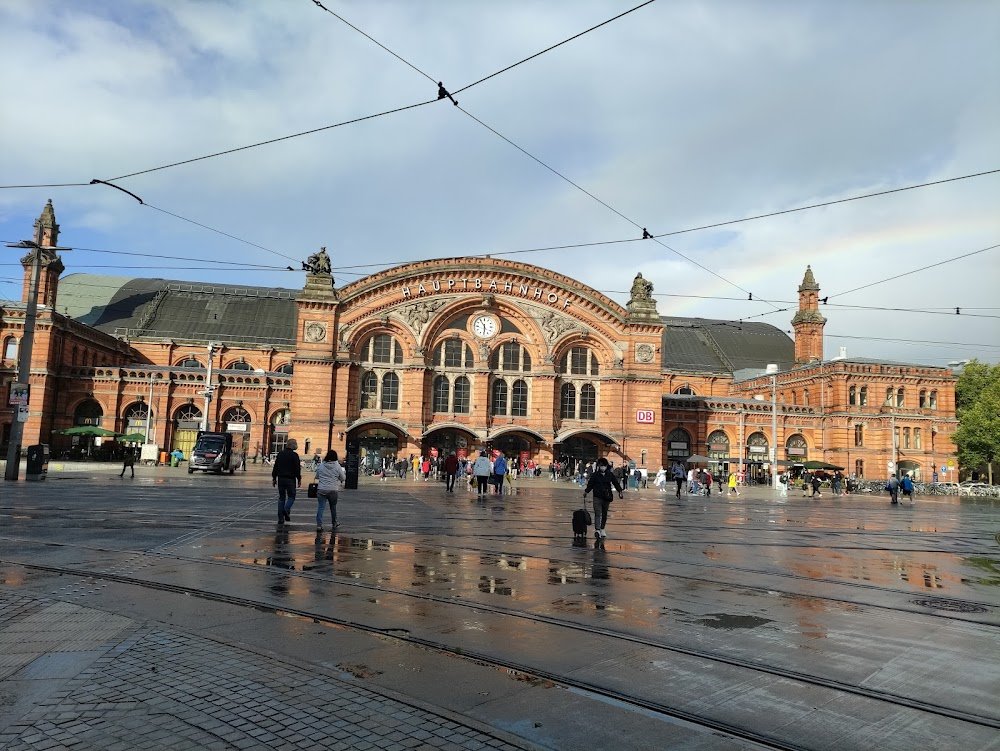 7 Zwerge - Der Wald ist nicht genug : train station