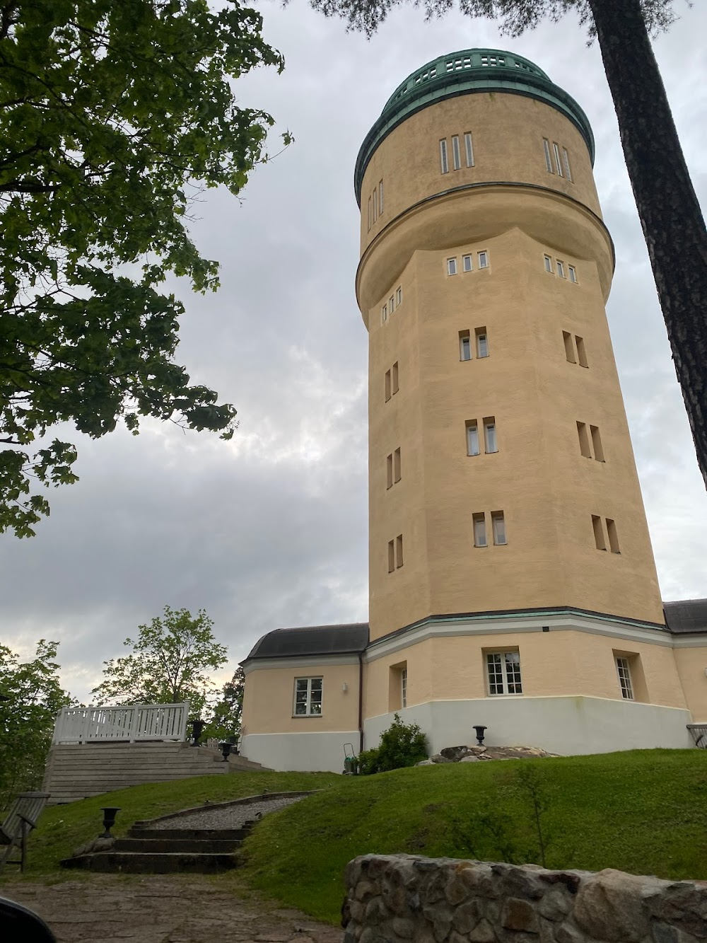 Oppåt med gröna hissen : Studio