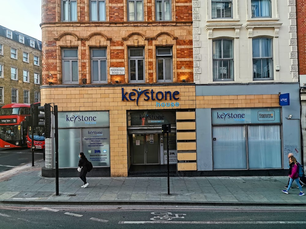 A Boy Called Christmas : Street in London