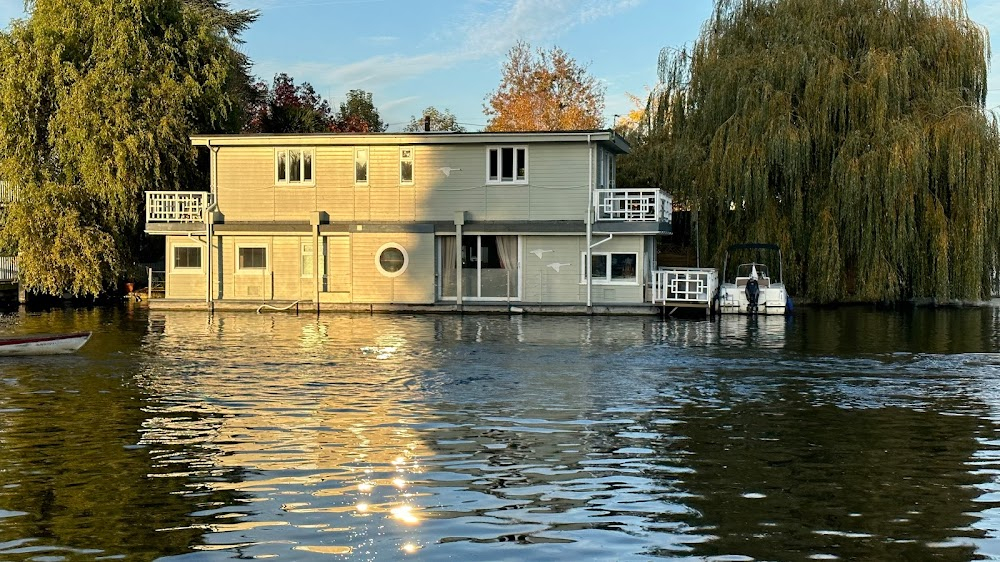 Double Bunk : Where the boat is moored