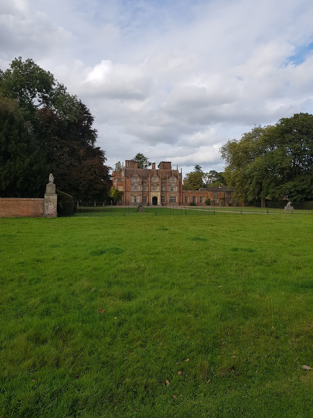 The Grotesque : Sir Hugo Coal's house