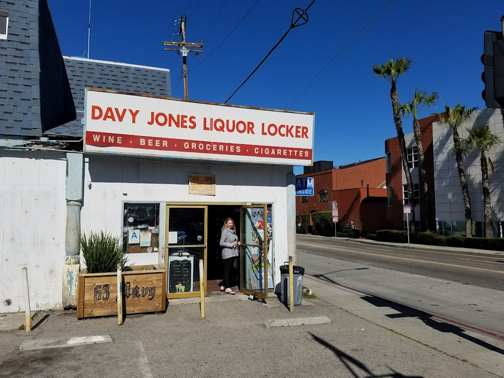 A Girl to Kill For : Exterior: Liquor store where wino picks up drinks for Chuck & Sue.