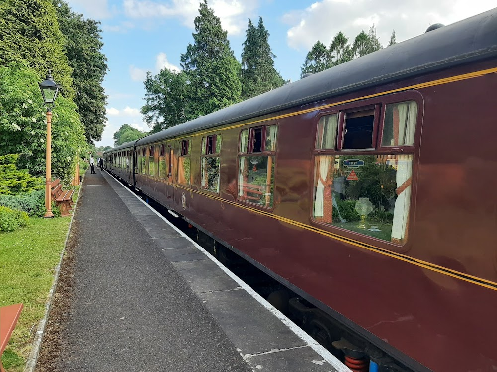 The Lion, the Witch and the Wardrobe : The Pevensie children arrive at the station in the country