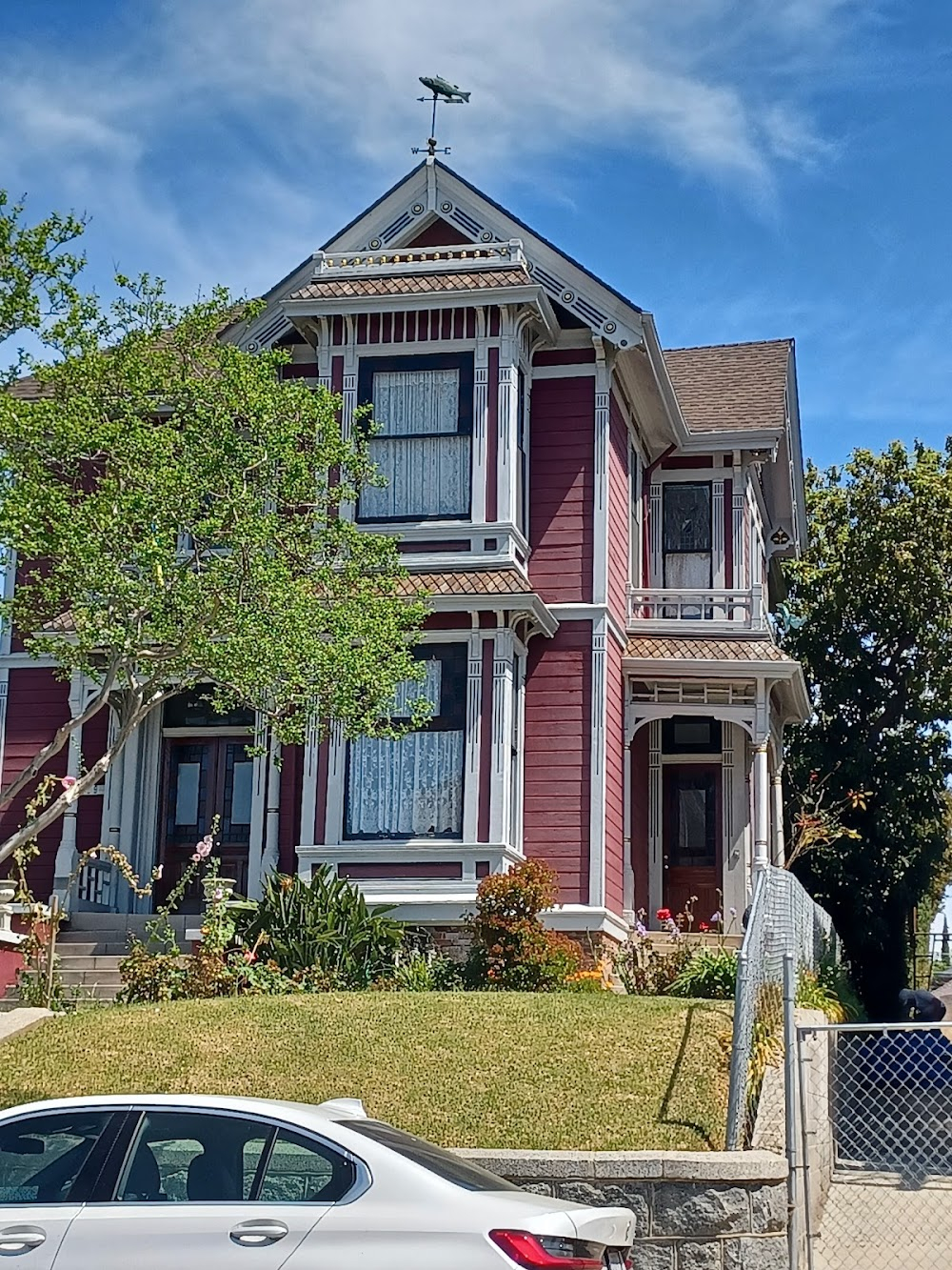 A Lot Like Love : Oliver and Bridget's Victorian home