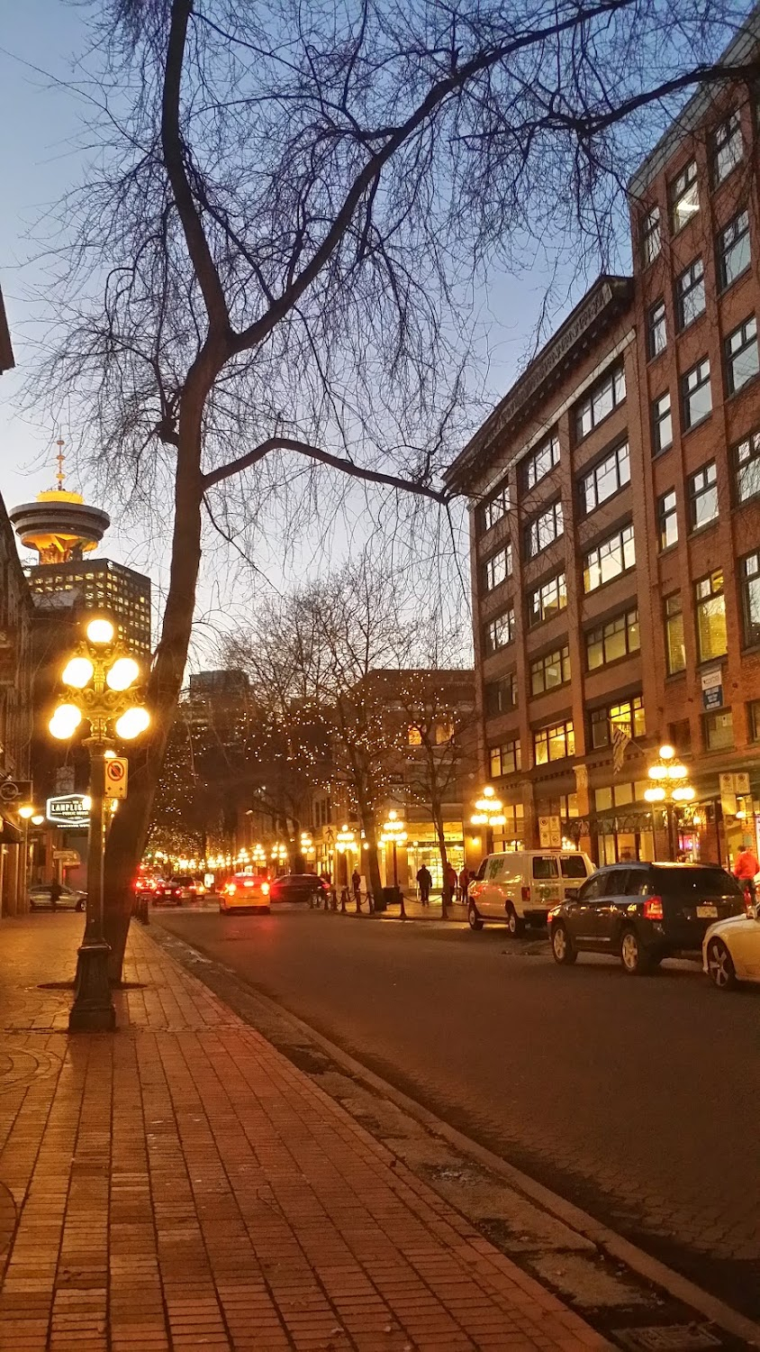 A Man, a Woman and a Bank : scene: Reese and Norman walk down city street