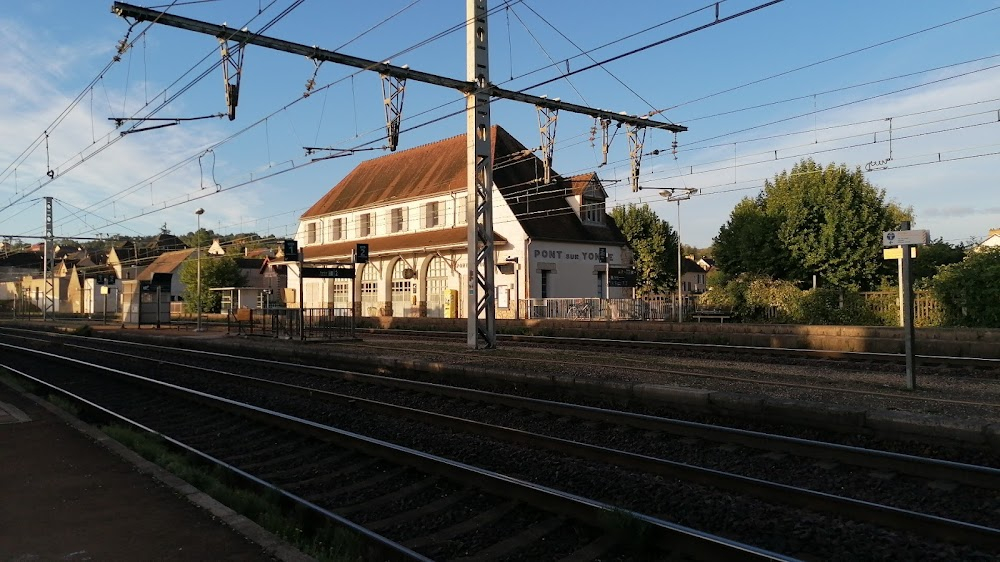 À plein temps : train station