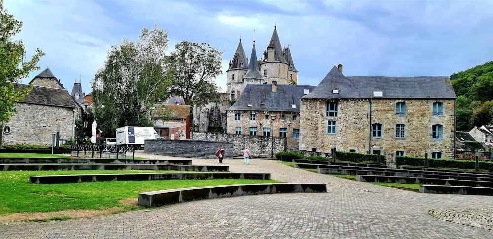 Jambon d'Ardenne : town in which the action is set