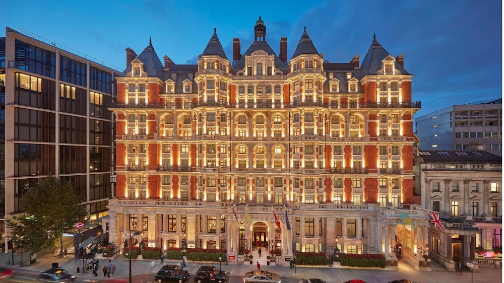 A Very British Hotel : hotel interior and exterior