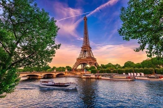 Le tableau volé : The Eiffel Tower seen from the Pullman Hotel