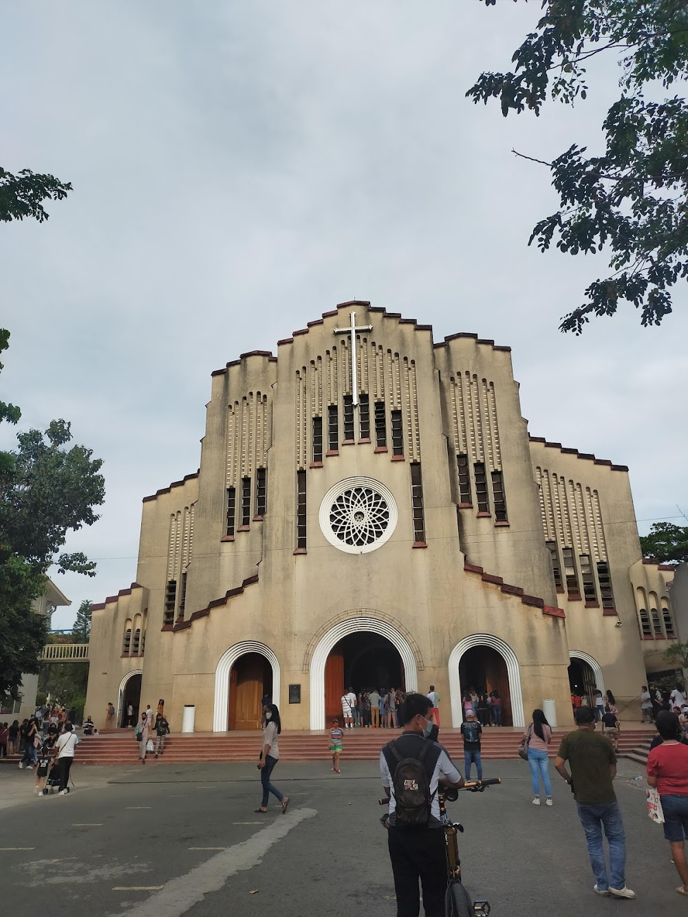 The Search for Weng Weng : Baclaran Church and Weng Weng's neighbourhood sequences