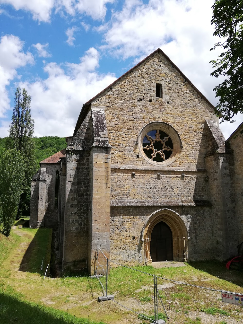 Adiós Adiós : Jacques' parents' house and parc