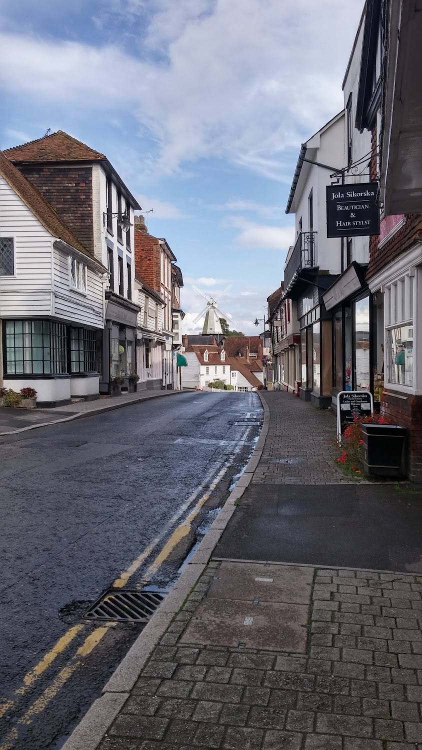 Adventure in the Hopfields : antique shop exterior