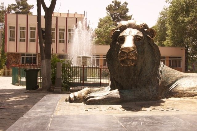 Afghan Star : Setara visits the zoo in Kabul