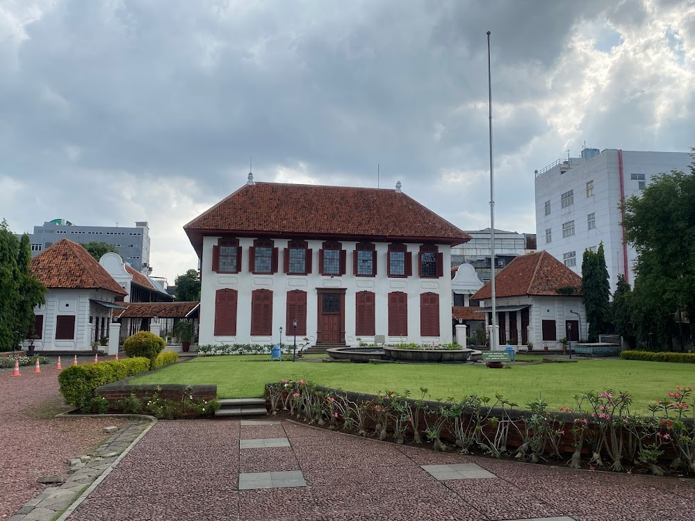 After the Dark : school building exterior and corridor, in opening scenes and closing scenes