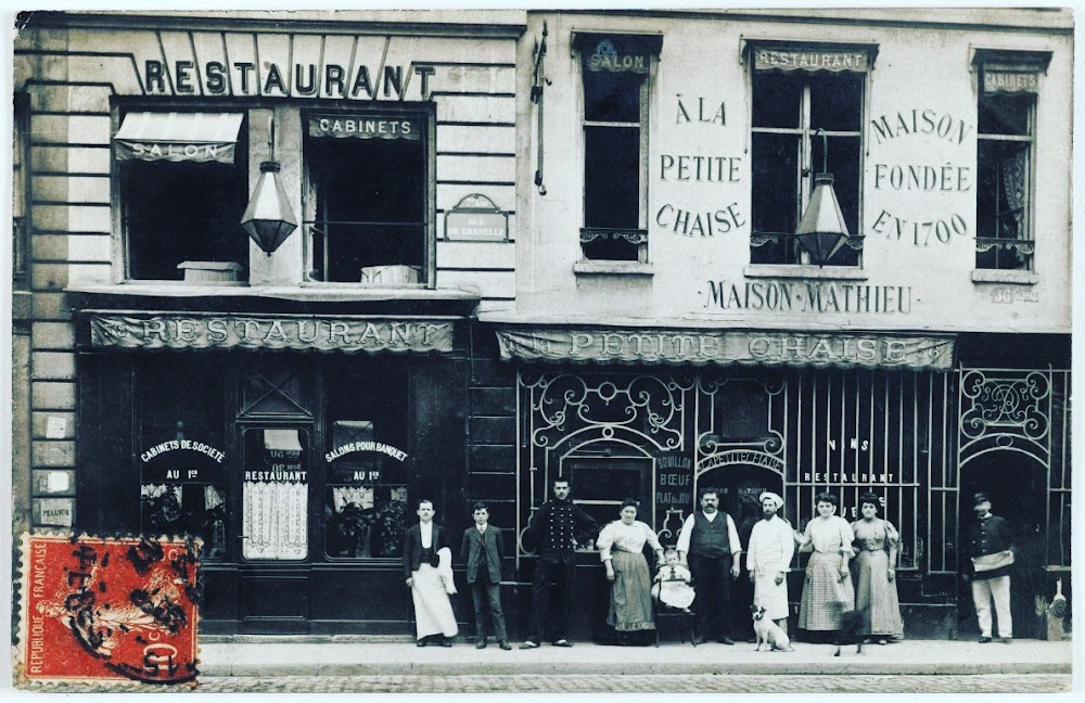 Aimez-vous les femmes? : exterior views of the fictional "Nirvana" restaurant