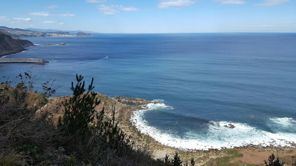 Akelarre : girls arrested by soldiers on Sakoneta beach