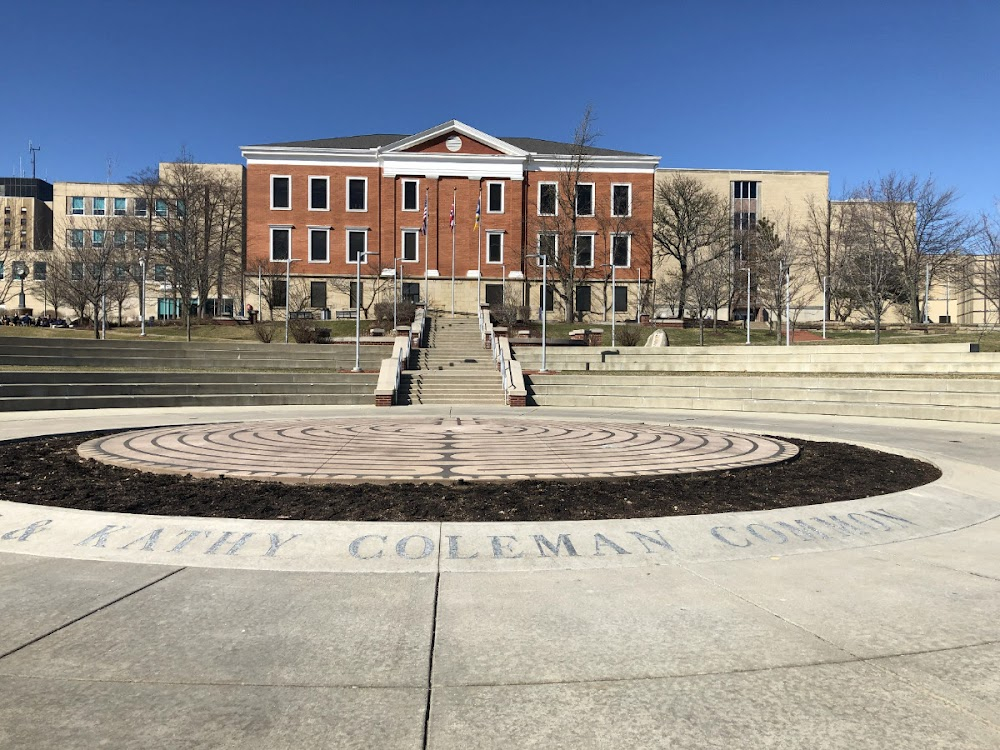 Akron : kissing scene on campus