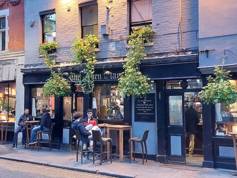 All the Old Knives : Bar where Henry meets with Bill Compton