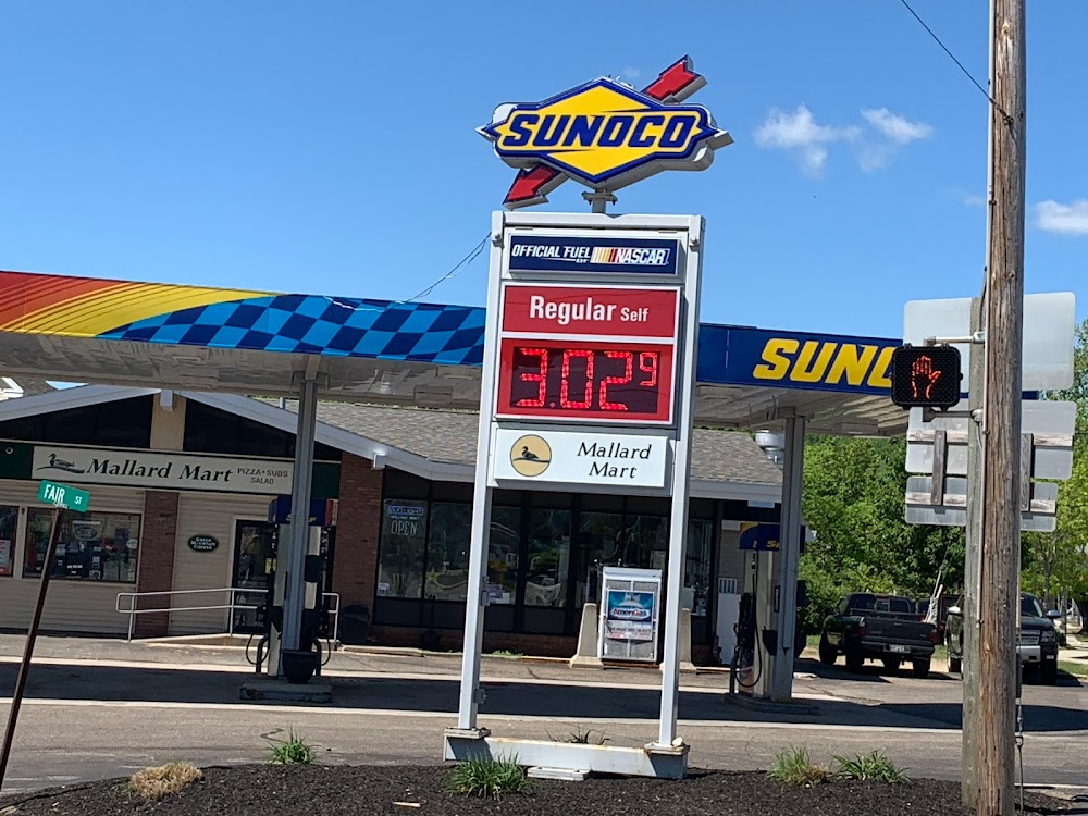 Allagash : Sunoco gas station where cop asks about the rv