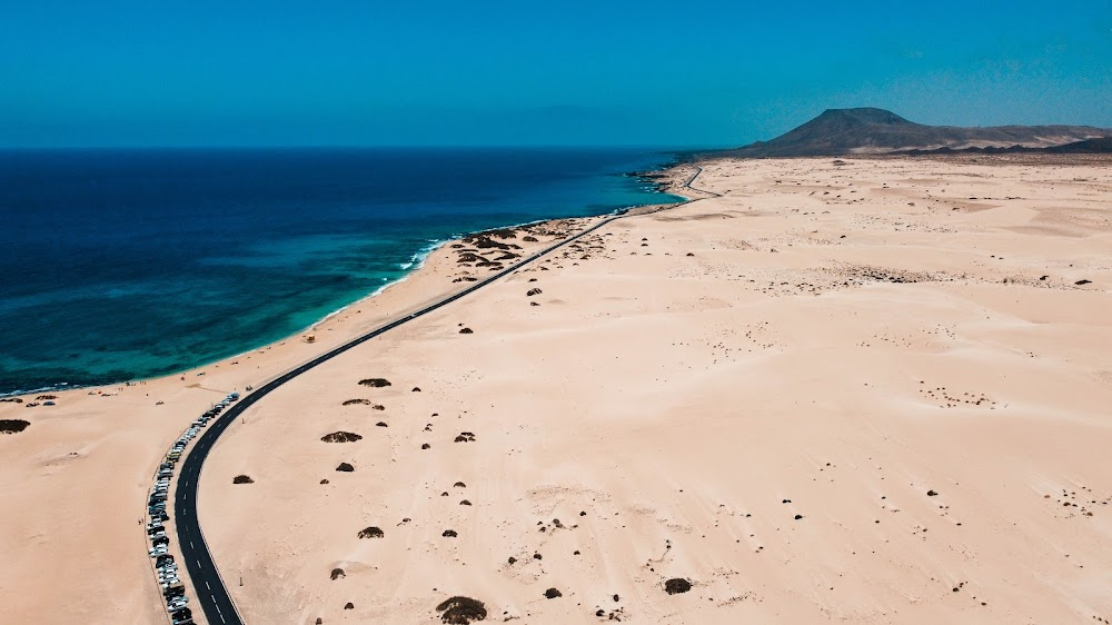 Wonder Woman 1984 : Dunes in the desert