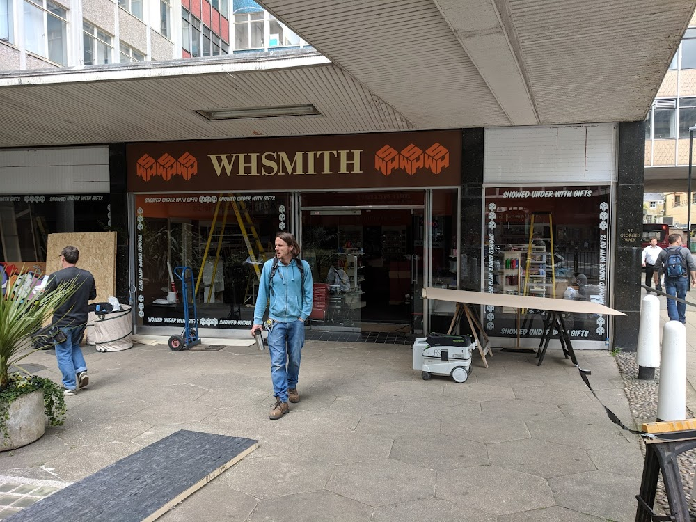 Black Mirror: Bandersnatch : WH Smith shop