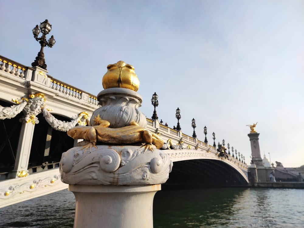 La belle marinière : barge arrives in Paris, Trocadero Palace in the background