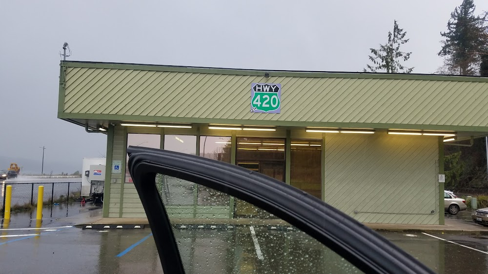 An Officer and a Gentleman : In opening credits across the street from Puget Sound Naval Shipyard where Mayo places band-aid over tattoo and starts his motorcycle.