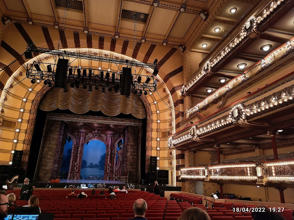 Annette : Orpheum Theatre interiors: Ape of God show in LA