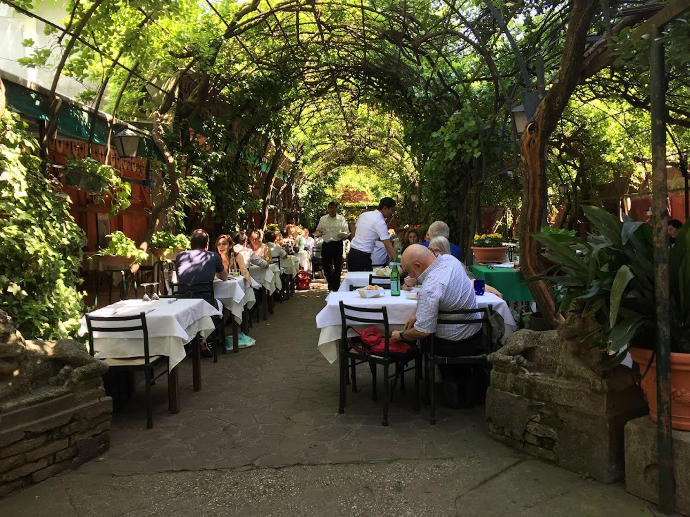 Anonimo veneziano : restaurant where Enrico and Valeria have lunch