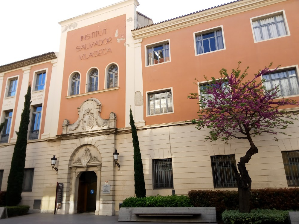 Antoni Gaudí, le dernier bâtisseur : exterior view