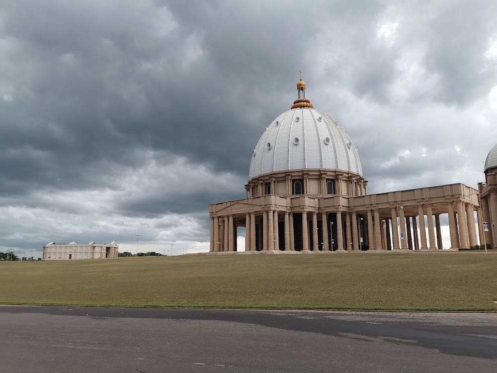 Archi-faux: Vraies villes et faux monuments : Basilica of Our Lady of Peace