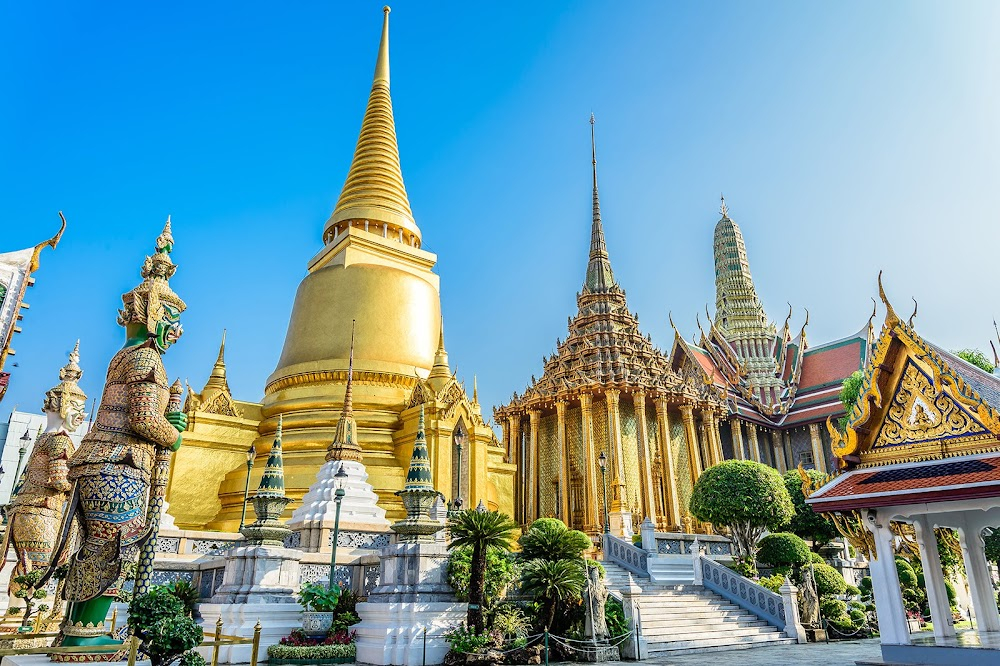 Mondo cane oggi - L'orrore continua : One brief scene is taken at the Temple of the Reclining Buddha, showing the statue from its feet up, and then a scene at an altar.