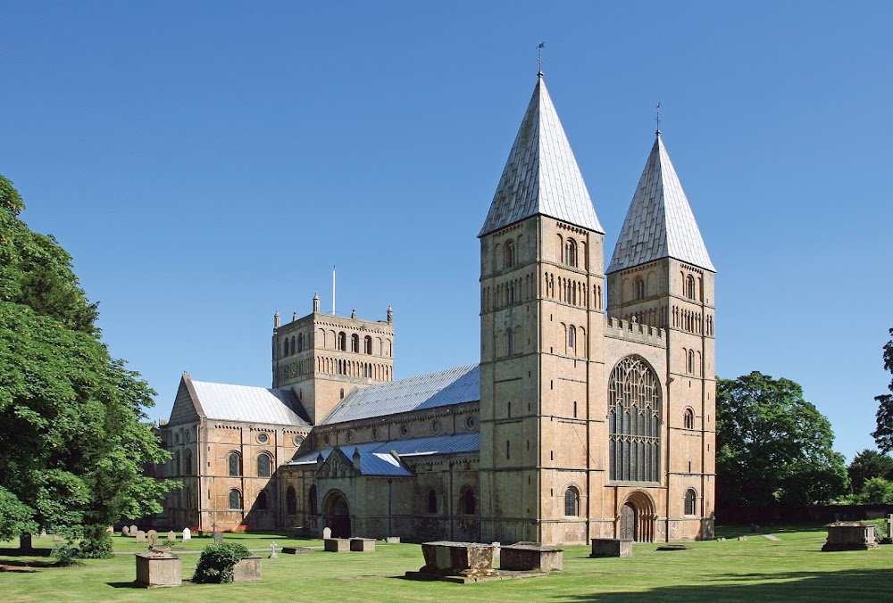 Artemis 81 : Exterior and interior, used as if it was a minster in East Anglia for the climactic organ concert by Drachensfeld.