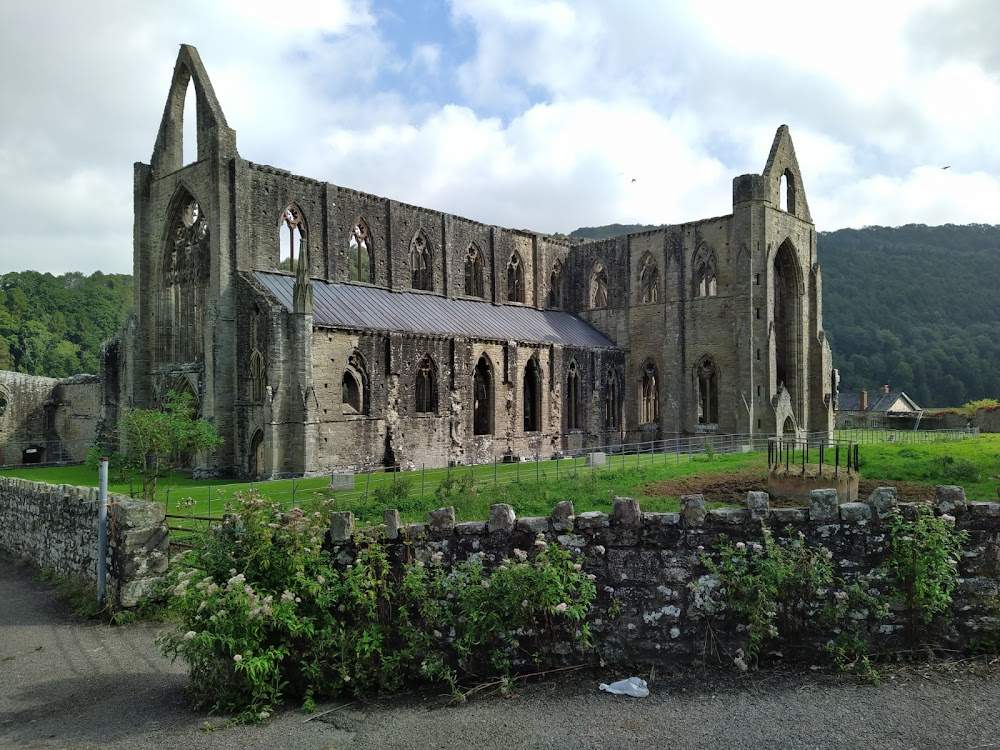 Glimpses of Old England : Tintern Abby