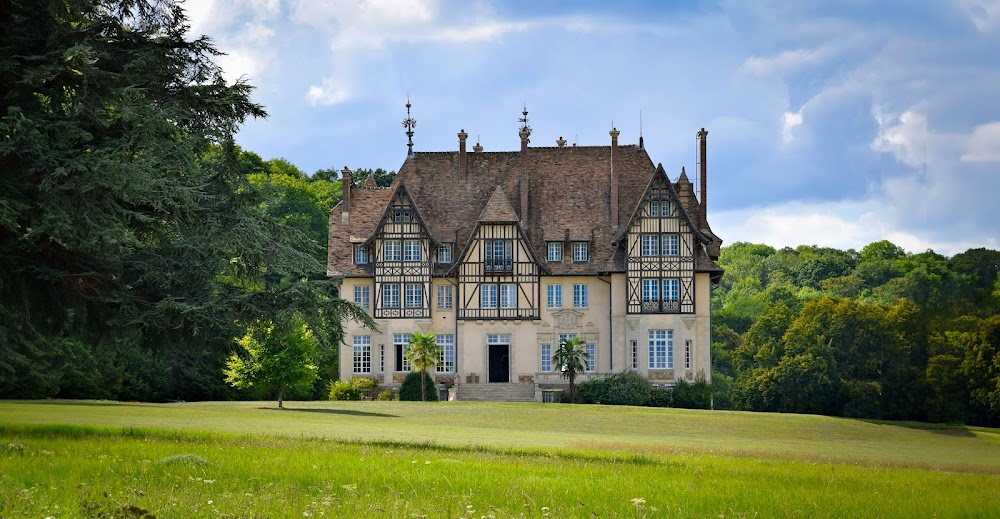 L'autre Dumas : interior scenes in Dumas' château