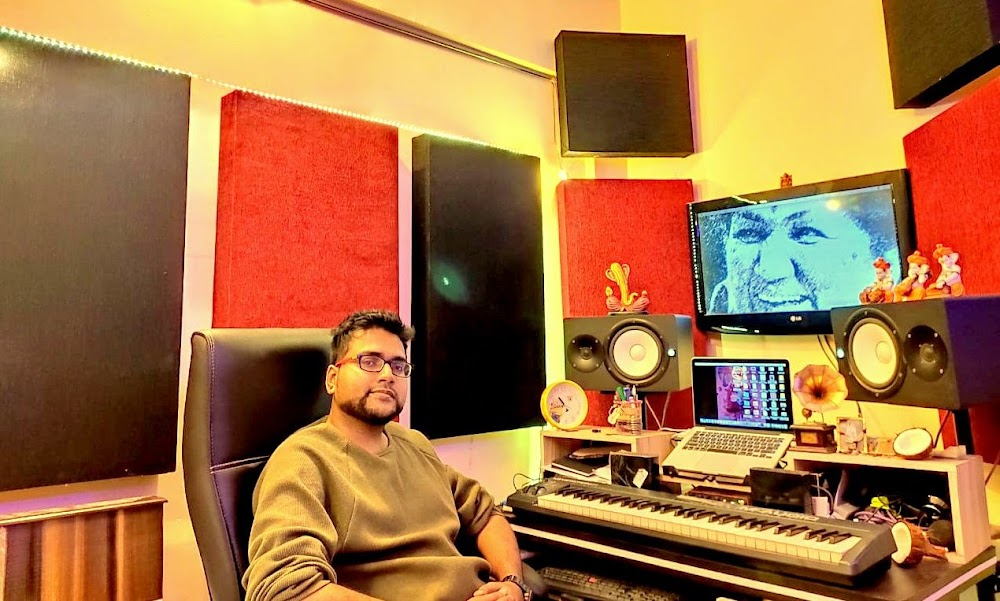 Awara Badal : Studio