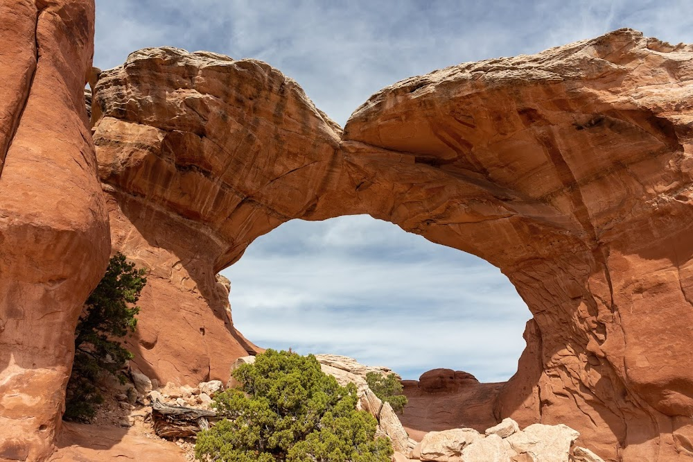 Baby Einstein: Baby Galileo Discovering the Sky : desert arch at sunset in opening montage and "Stars" montage