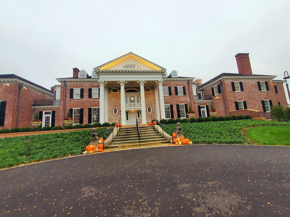 Baby's Day Out : Exterior shots of the mansion