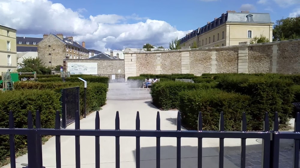 Bancs publics (Versailles rive droite) : 