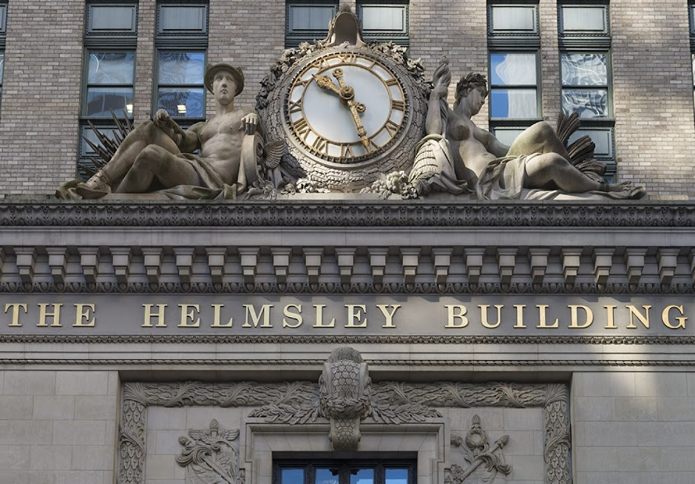 It Happened to Jane : exterior of the New York Central Building - Helmsley Building since 1978 - exterior of Harry's office buiding by Grand Central Station