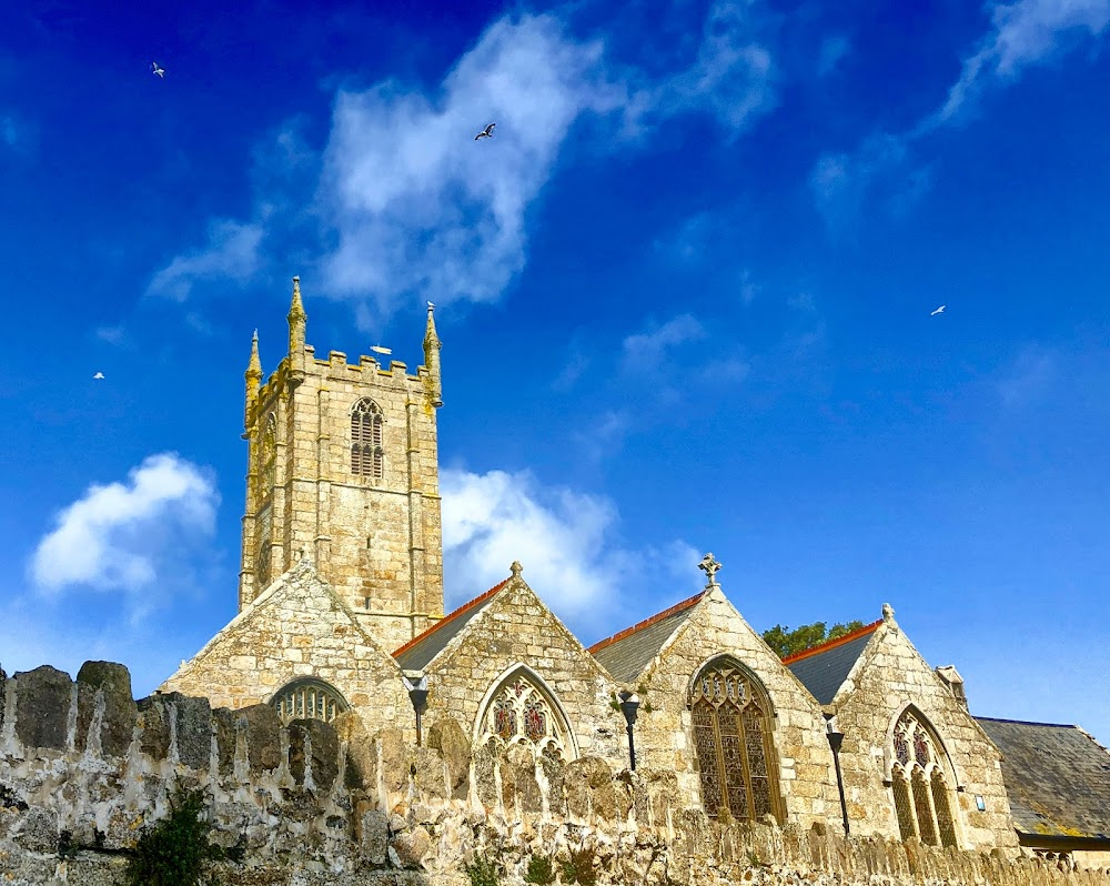 Barbara Hepworth : church tower can be seen from Barbara Hepworth's garden