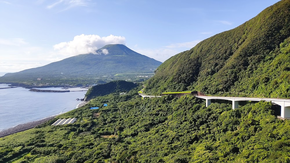 Shin yorokobimo kanashimimo ikutoshitsuki : The remote island popular with surfers