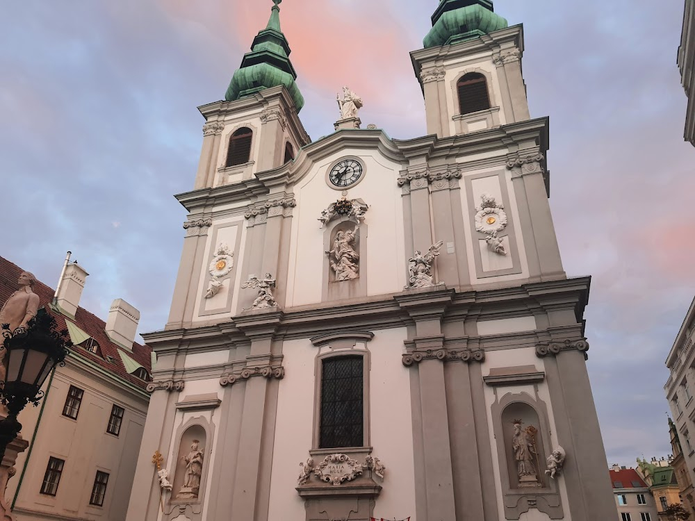 Before Sunrise : church scene, interior