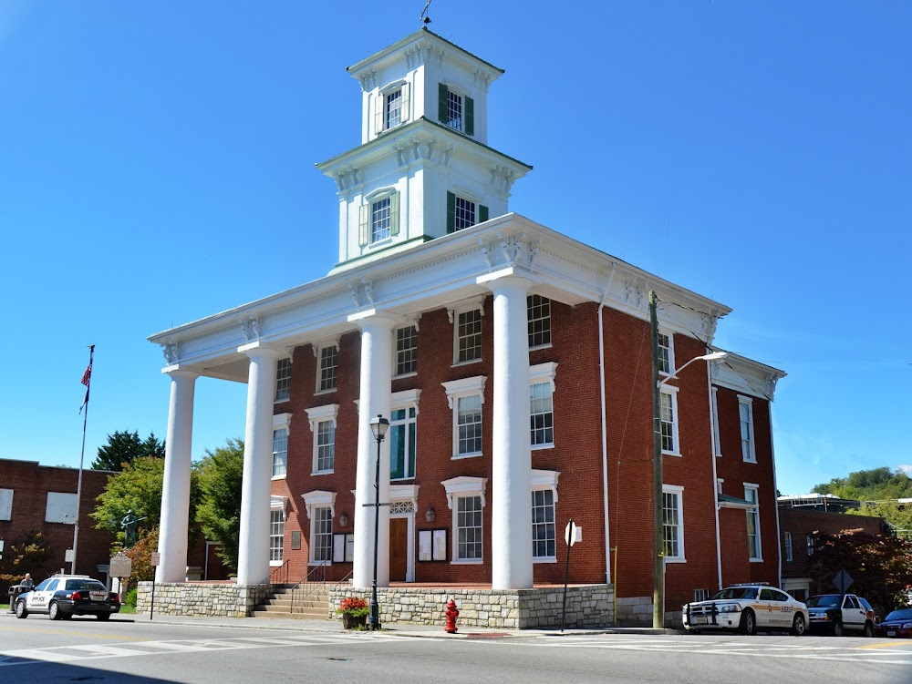 Before the Fall : courthouse exterior and interior scenes