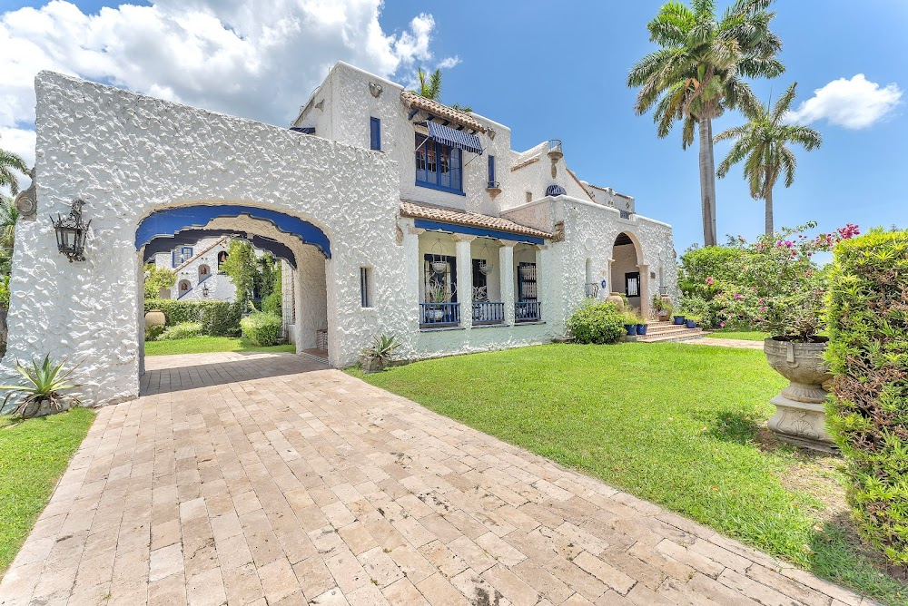 Believe It or Not (Second Series) #10 : mansion on Million Dollar Pier - demolished 1960s, replaced with shopping center on pier