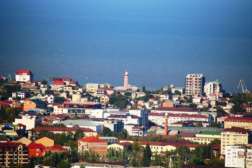 Beloe solntse pustyni : western shore of the Caspian Sea